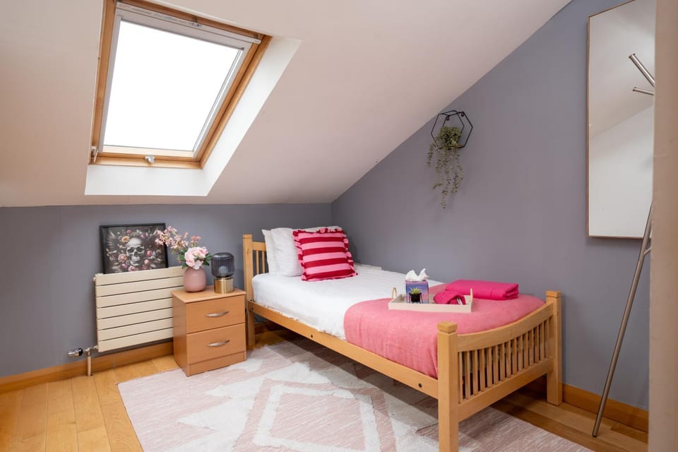 Luxury 5-Bed Penthouse with Free Parking & Views Apartment in Belfast