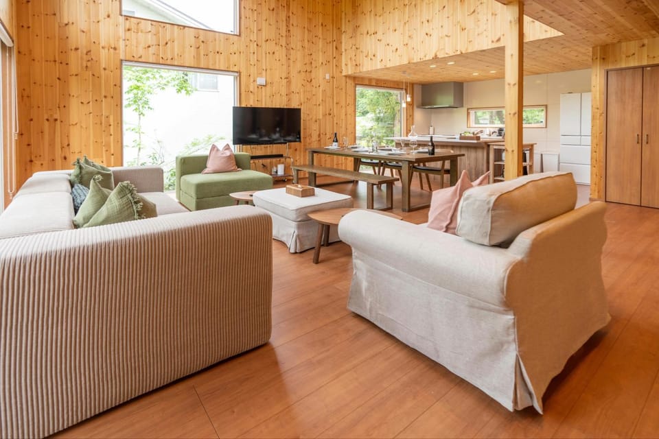Communal lounge/ TV room, TV and multimedia, Living room, Dining area