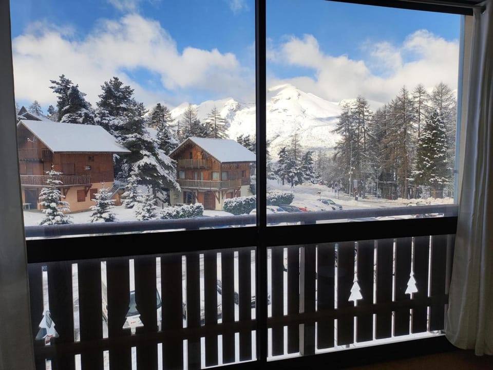 Studio cosy accès direct pistes, balcon vue montagne - FR-1-504-691 Apartment in Provence-Alpes-Côte d'Azur