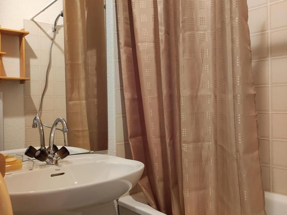 Studio cosy accès direct pistes, balcon vue montagne - FR-1-504-691 Apartment in Provence-Alpes-Côte d'Azur