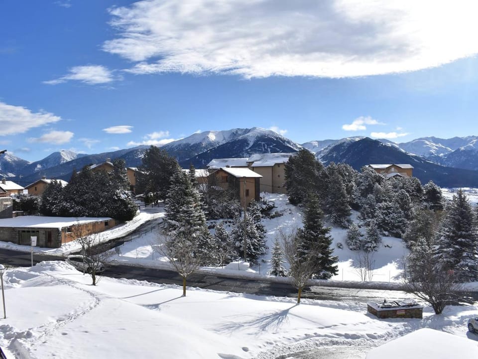 Studio Mezzanine pour 5 avec Parking à Font-Romeu - FR-1-580-129 Apartment in Bolquère