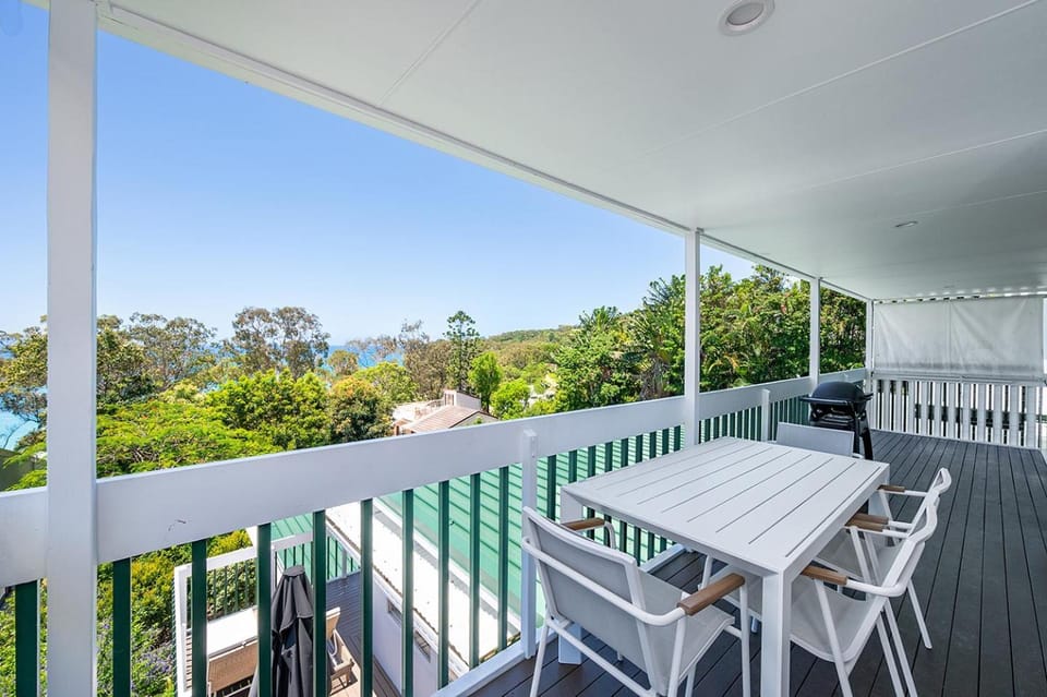 View (from property/room), Balcony/Terrace, Dining area, Sea view