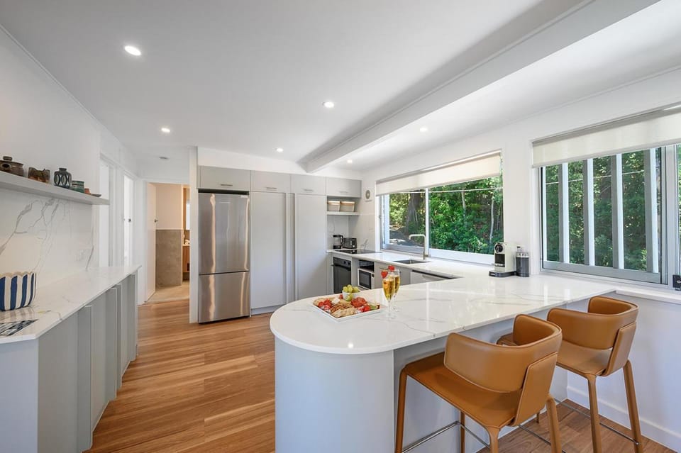Kitchen or kitchenette, Dining area, oven, stove