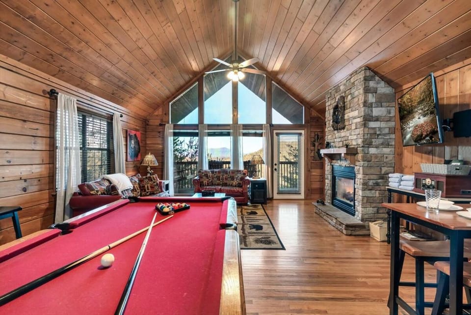 Beautiful Bear Haven House in Sevier County