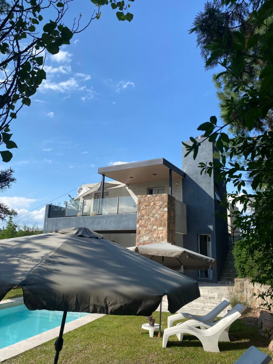 Property building, Day, Garden, Garden view, Pool view, Swimming pool