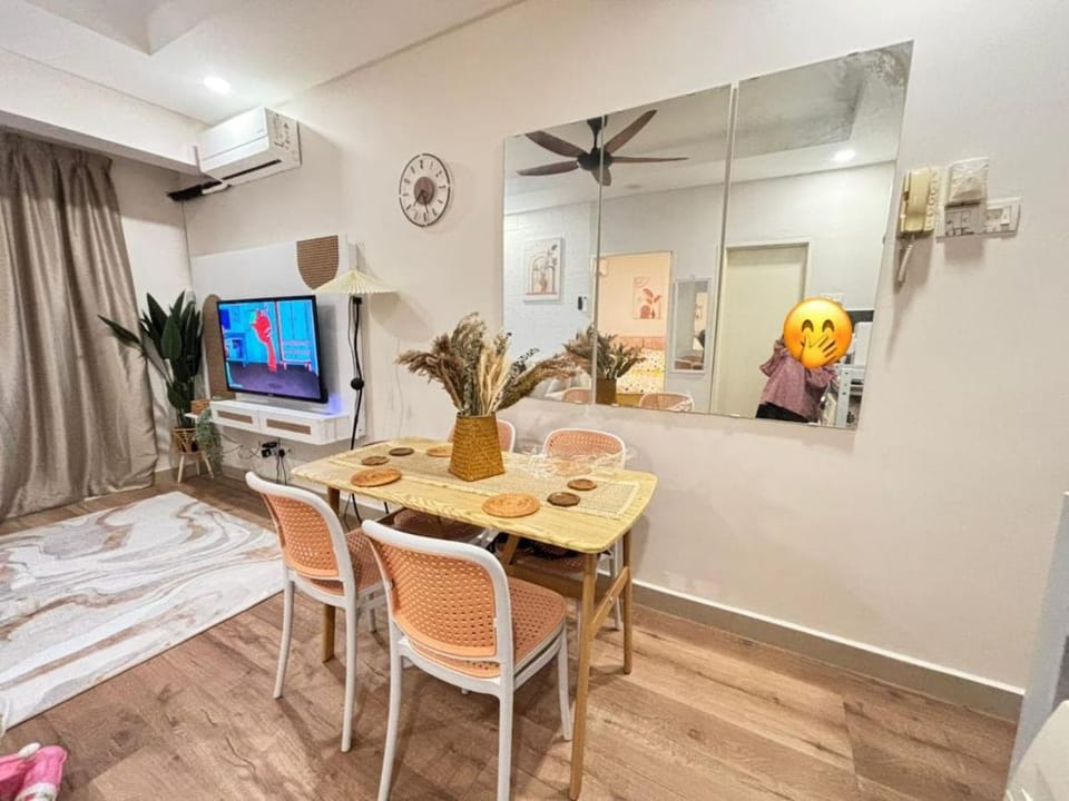 Cozy Dahlia Homestay Menara U2 AEON Shah Alam Apartment in Subang Jaya