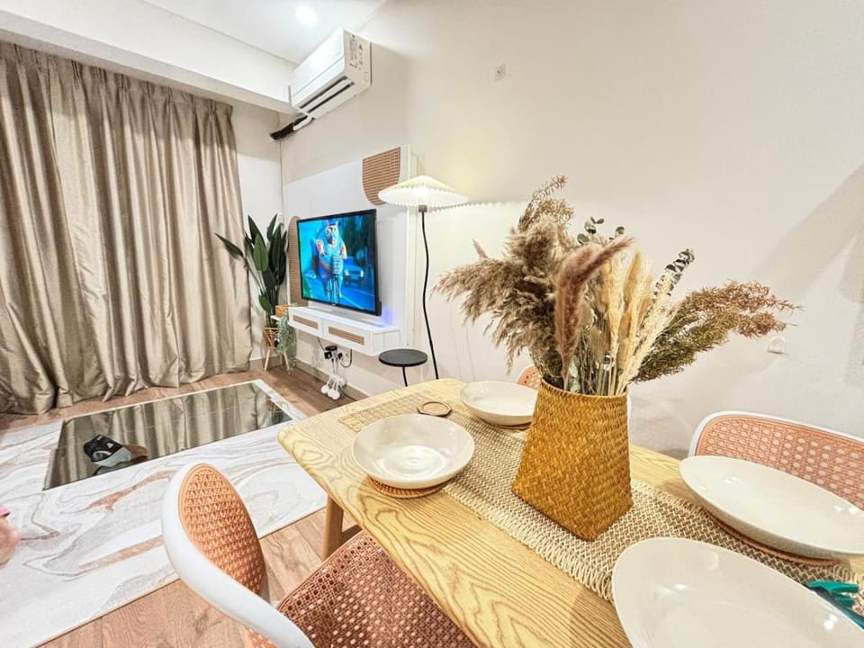 Cozy Dahlia Homestay Menara U2 AEON Shah Alam Apartment in Subang Jaya
