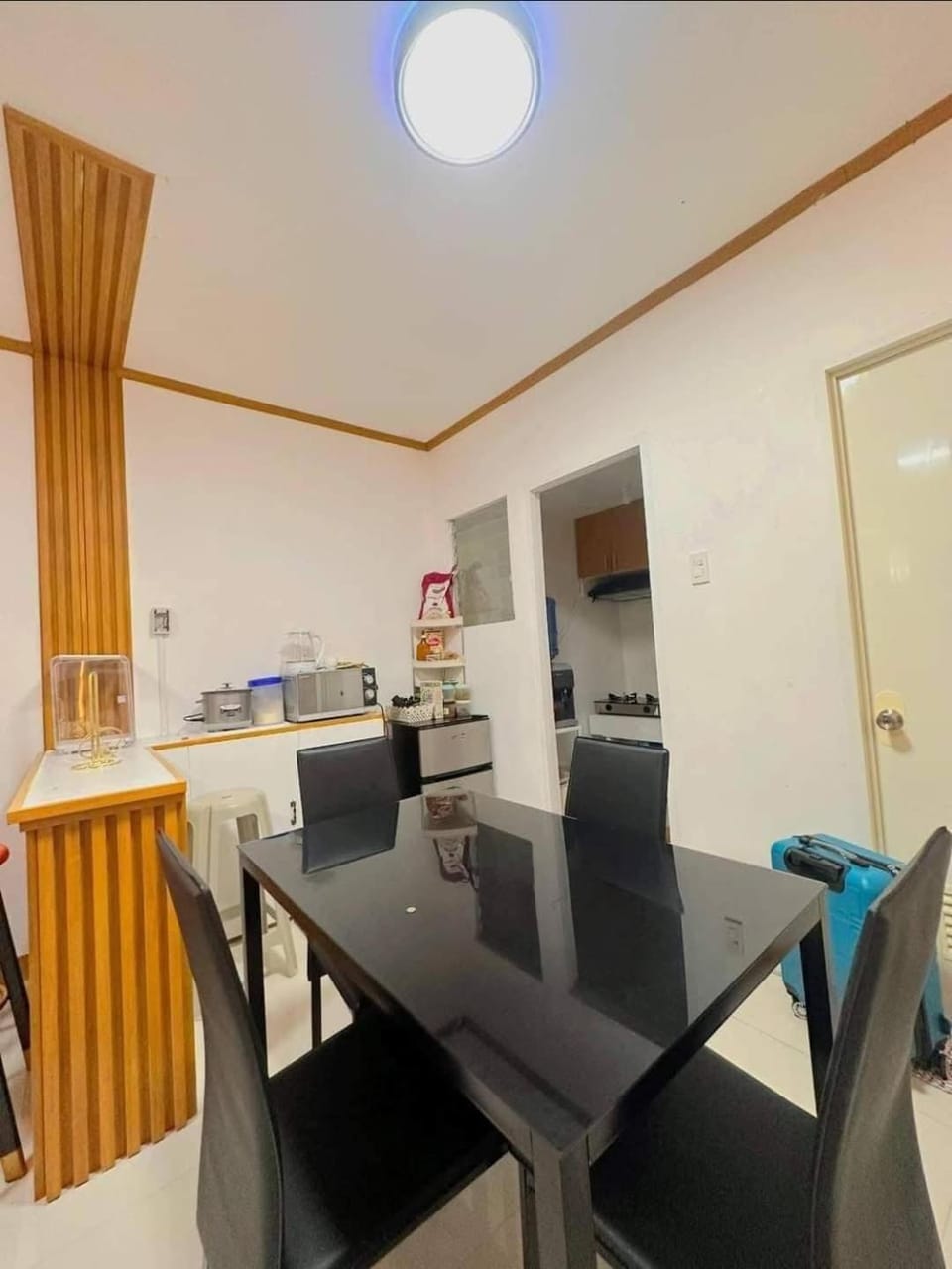 Kitchen or kitchenette, Dining area, minibar