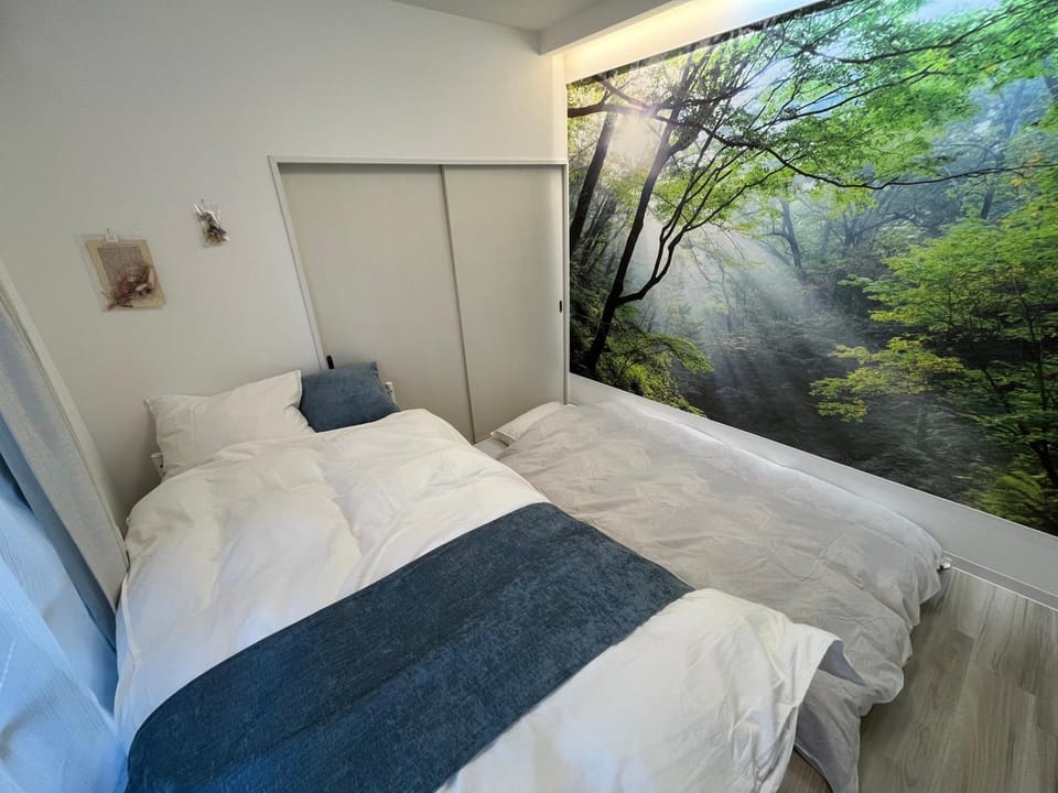 Photo of the whole room, Bedroom