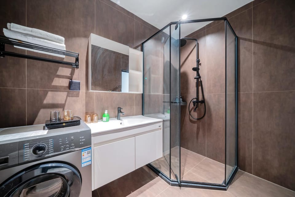 Shower, Bathroom, towels, washing machine