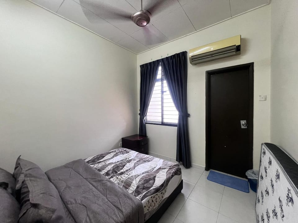 S73 mini theatre pool table 14 pax House in Johor Bahru