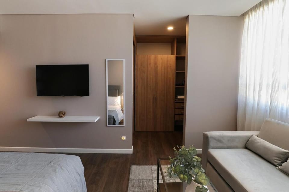 Bed, TV and multimedia, Living room, Photo of the whole room, Seating area, Bedroom, wardrobe