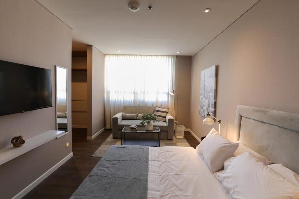 Bed, TV and multimedia, Living room, Photo of the whole room, Seating area, Bedroom, wardrobe