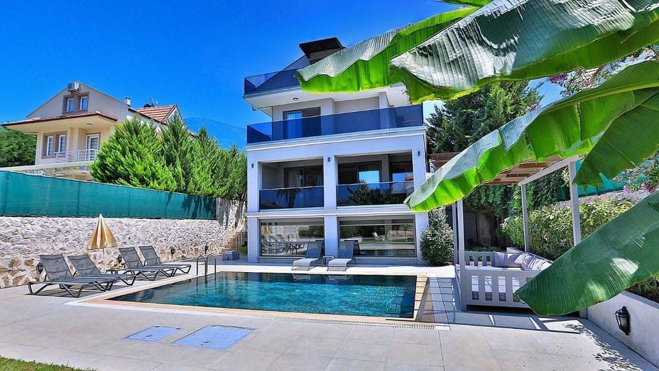 Property building, Patio, Day, Other, Pool view, Swimming pool, sunbed