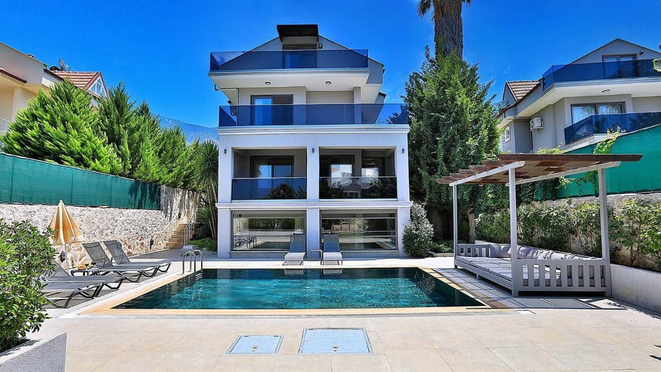 Property building, Patio, Day, Other, Pool view, Swimming pool, sunbed