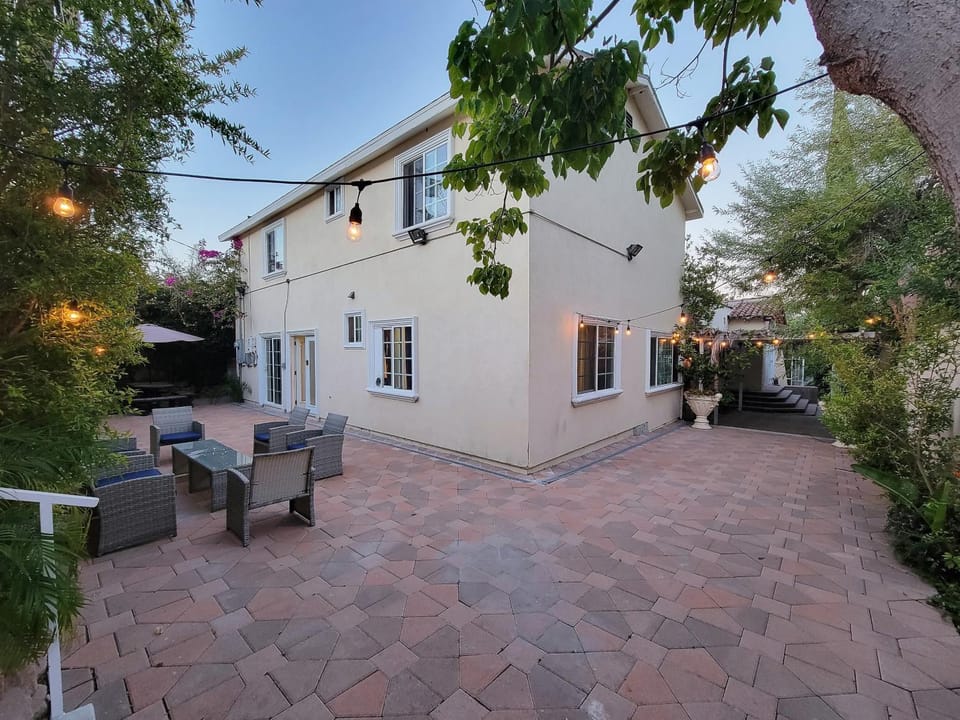 Property building, Patio, Day, Garden, Garden view