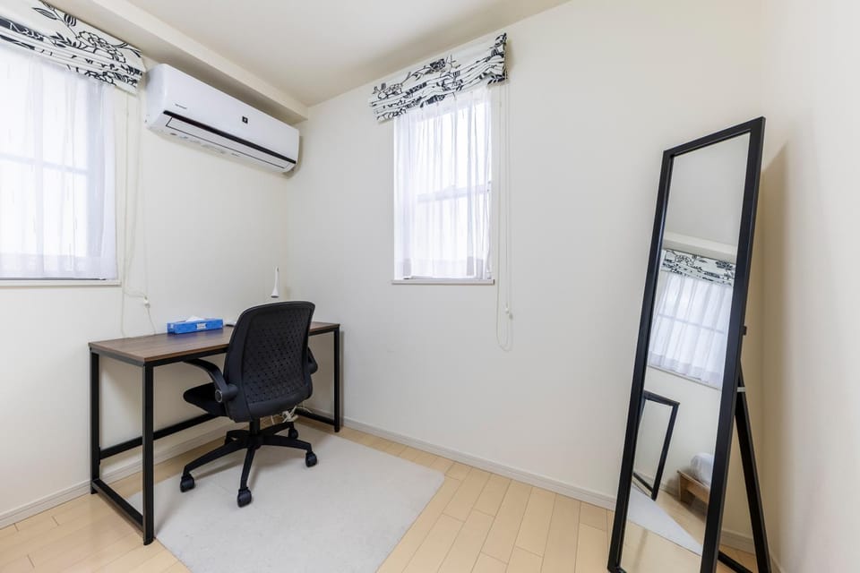 Bedroom, air conditioner