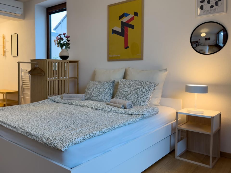 Modern old town studio - Balcony, Coffee, Wifi Apartment in Bratislava