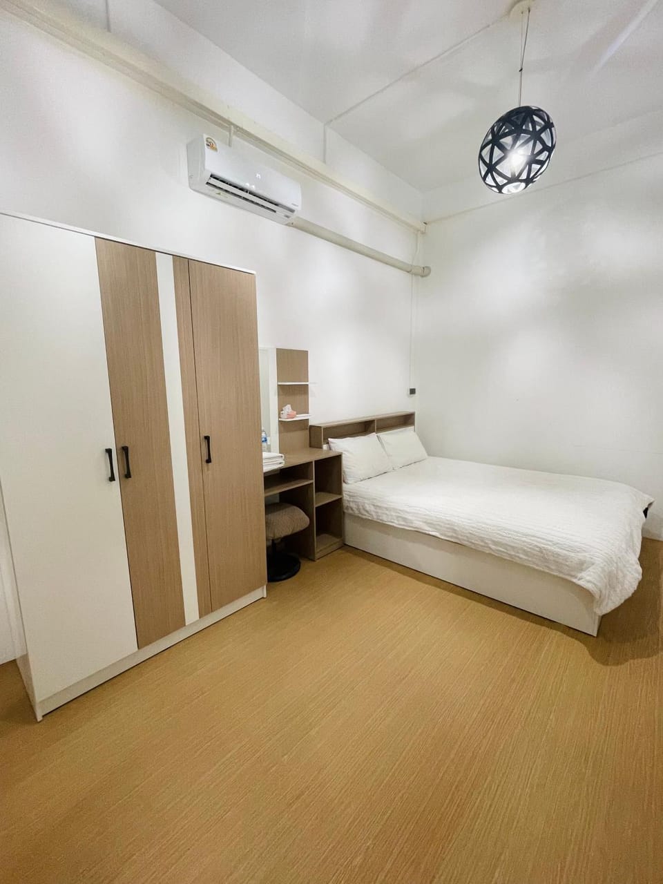 Bed, Bedroom, wardrobe, air conditioner
