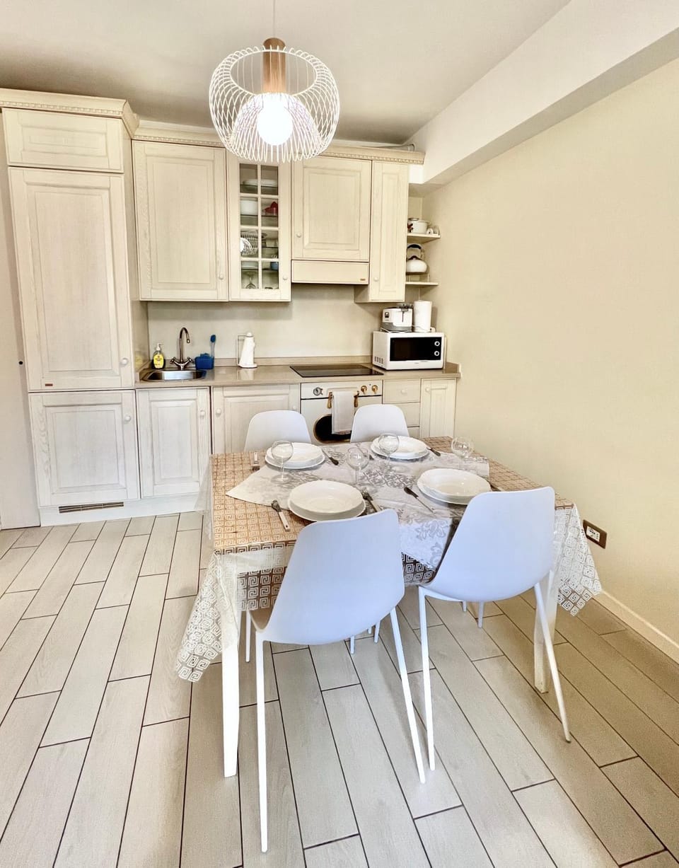 Dining area, Dinner, dishwasher, minibar, pet friendly, stove, toaster, kitchen