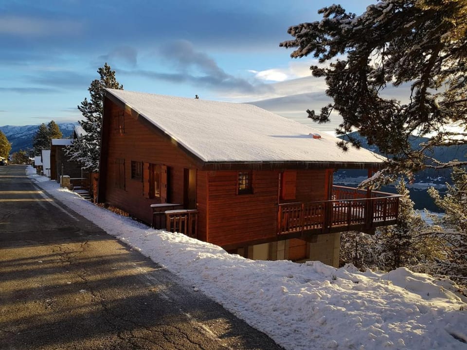 Property building, Natural landscape, Mountain view