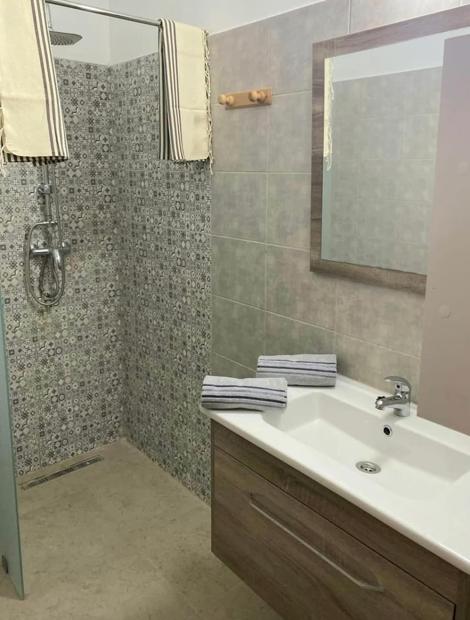 Bathroom, Internal: Not applicable to any particular room