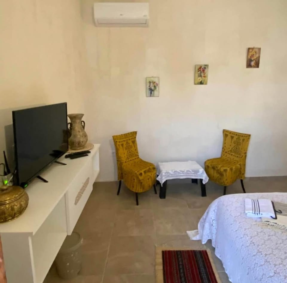 Photo of the whole room, Bedroom, Internal: Not applicable to any particular room