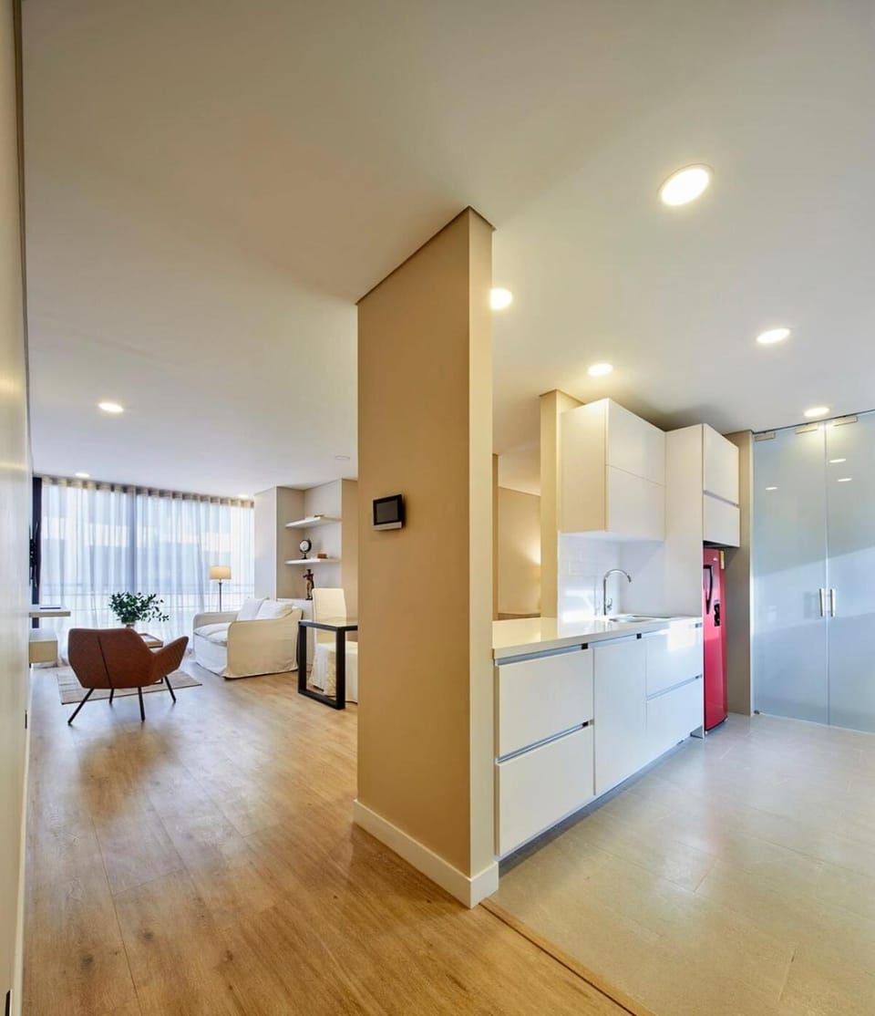 Kitchen or kitchenette, Dining area, oven, stove