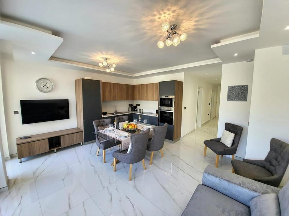 TV and multimedia, Kitchen or kitchenette, Living room, Dining area, oven, stove