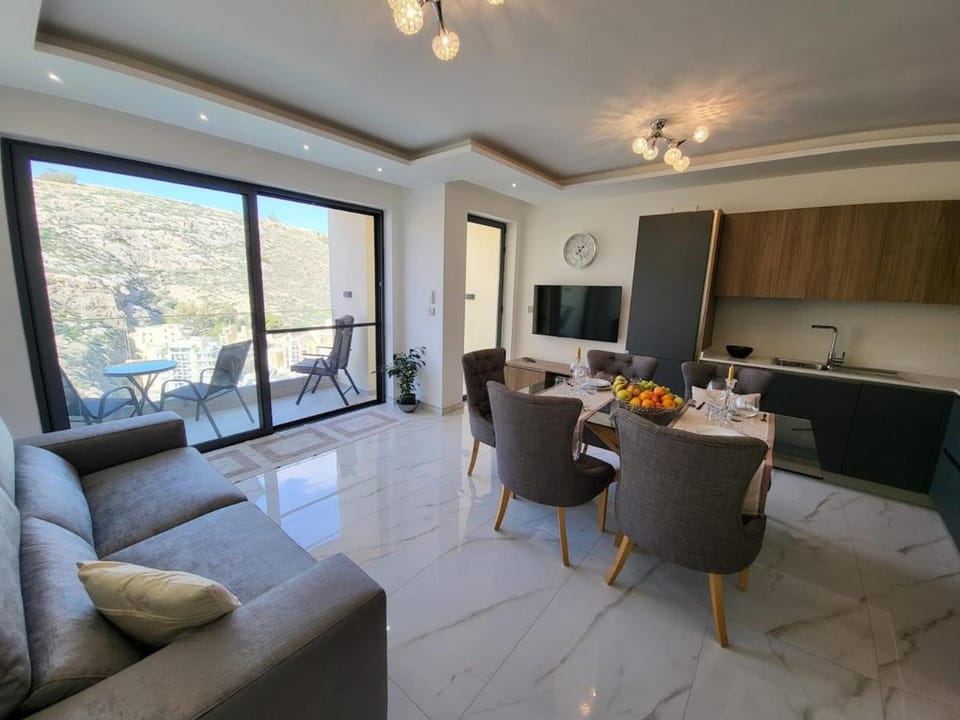 TV and multimedia, Kitchen or kitchenette, Living room, Dining area