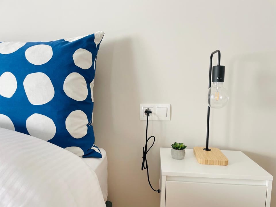 Bed, Photo of the whole room, Bedroom, internet