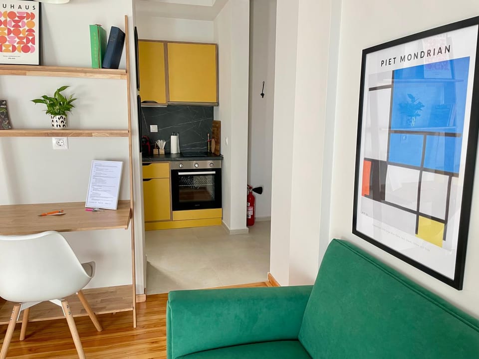 Kitchen or kitchenette, Living room, Seating area, stove