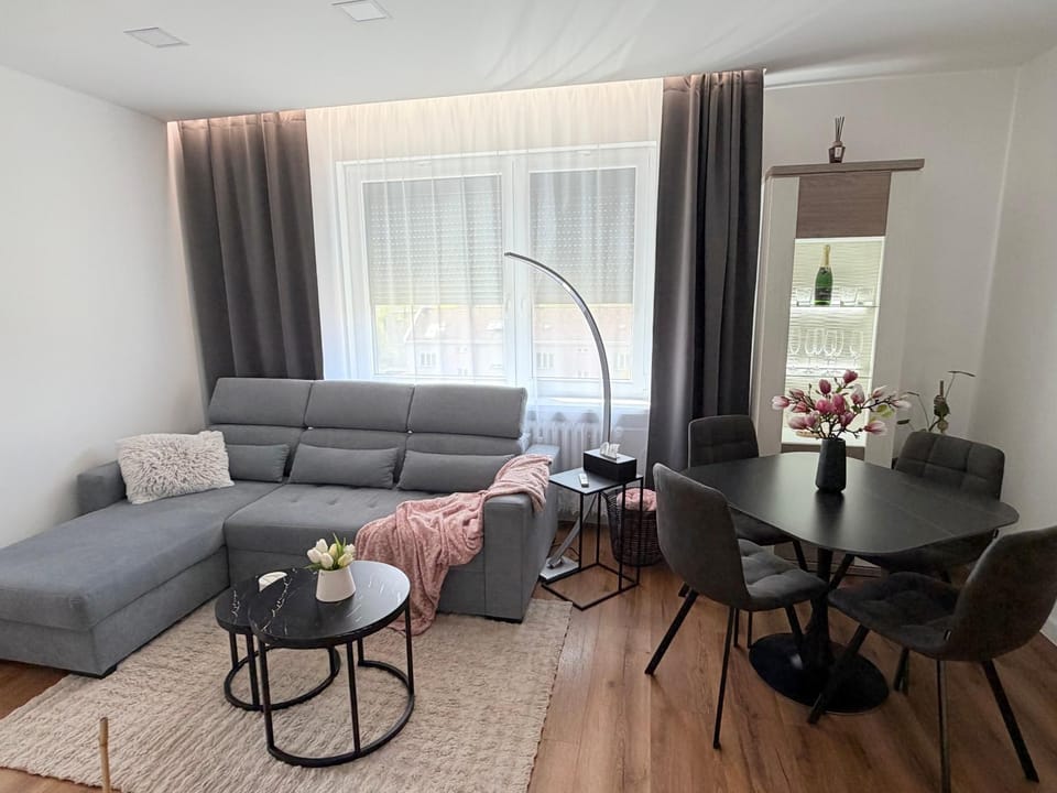 Communal lounge/ TV room, TV and multimedia, Living room, Seating area, Dining area, heating, internet, safe, air conditioner