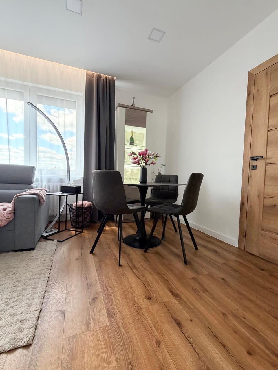 Communal lounge/ TV room, TV and multimedia, Living room, Seating area, Dining area, heating, internet, safe, air conditioner