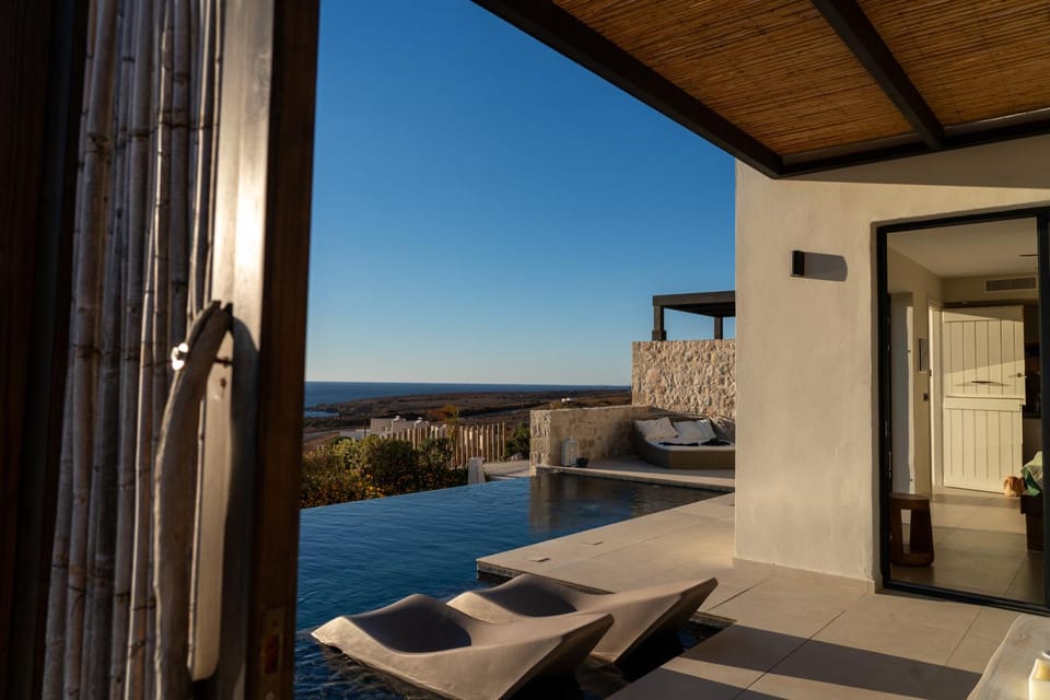 Pool view, Swimming pool, sunbed