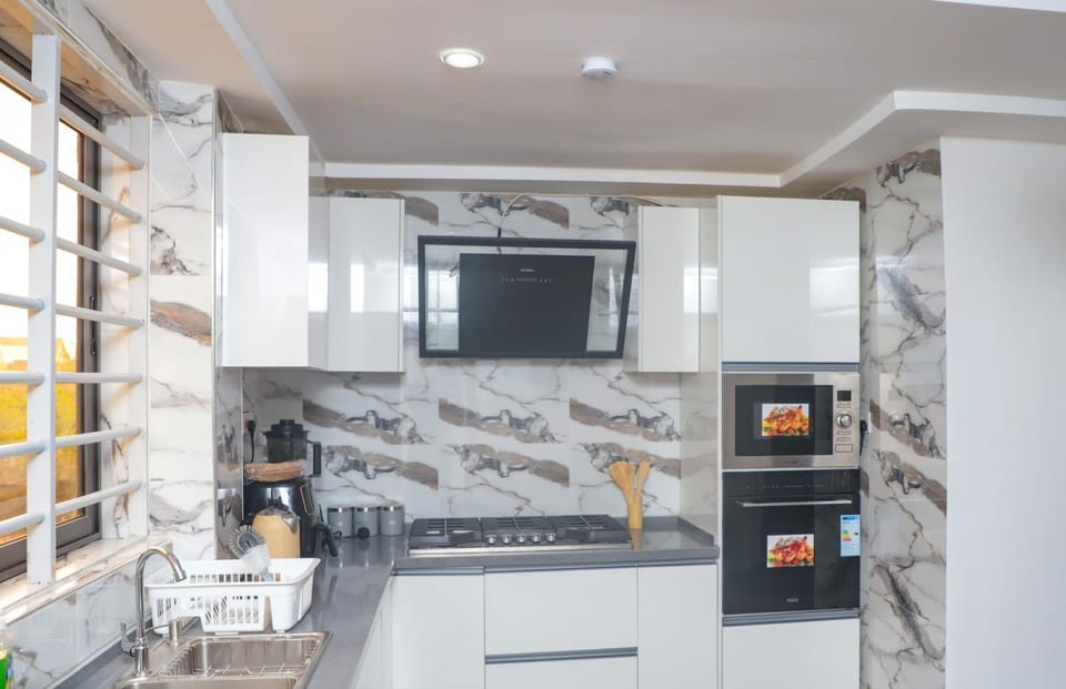 Kitchen or kitchenette, oven