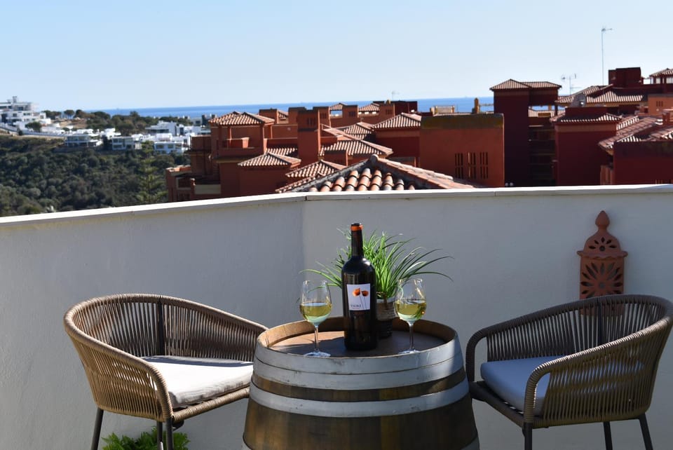 Day, Natural landscape, View (from property/room), Balcony/Terrace, Food and drinks, Dining area, Sea view, Drinks, Alcoholic drinks