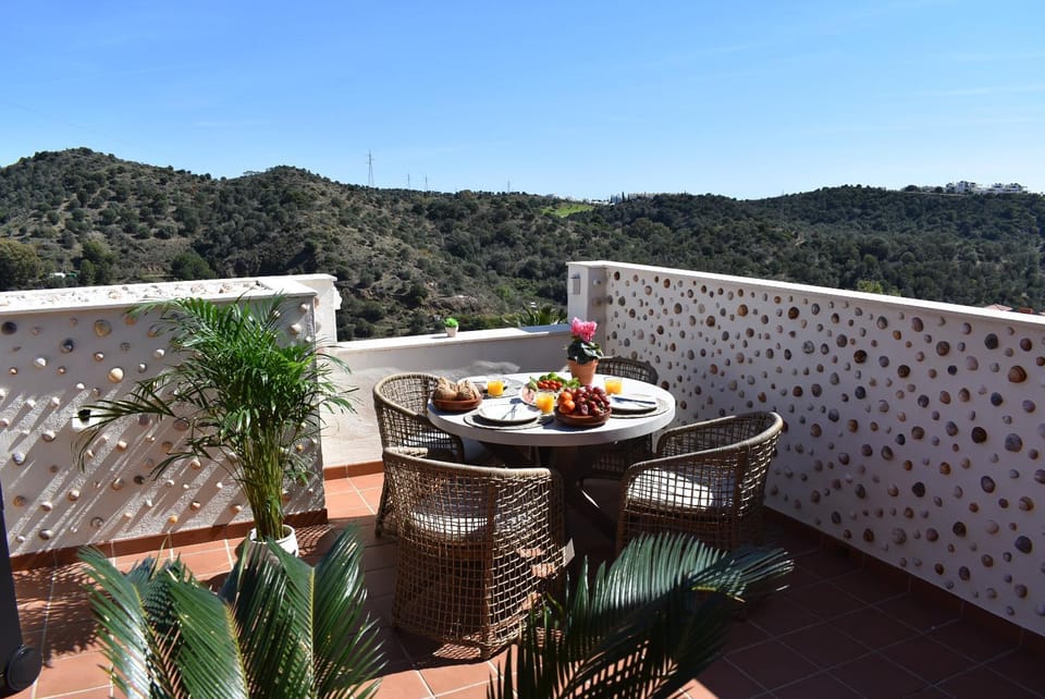 Natural landscape, View (from property/room), Balcony/Terrace, Dining area