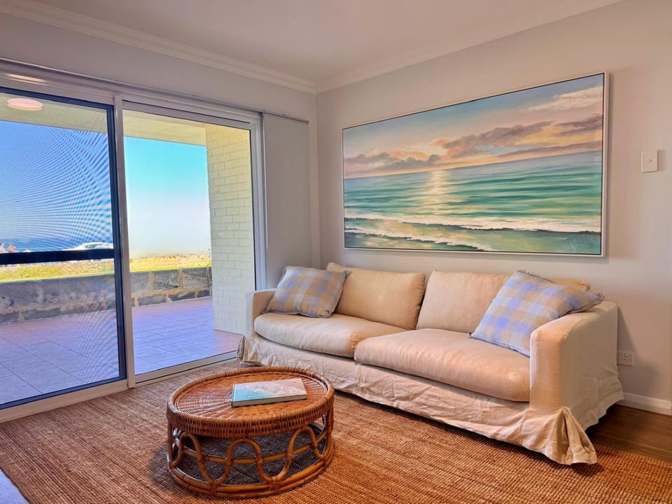 Perfect Oceanfront Cottesloe apartment Apartment in Perth