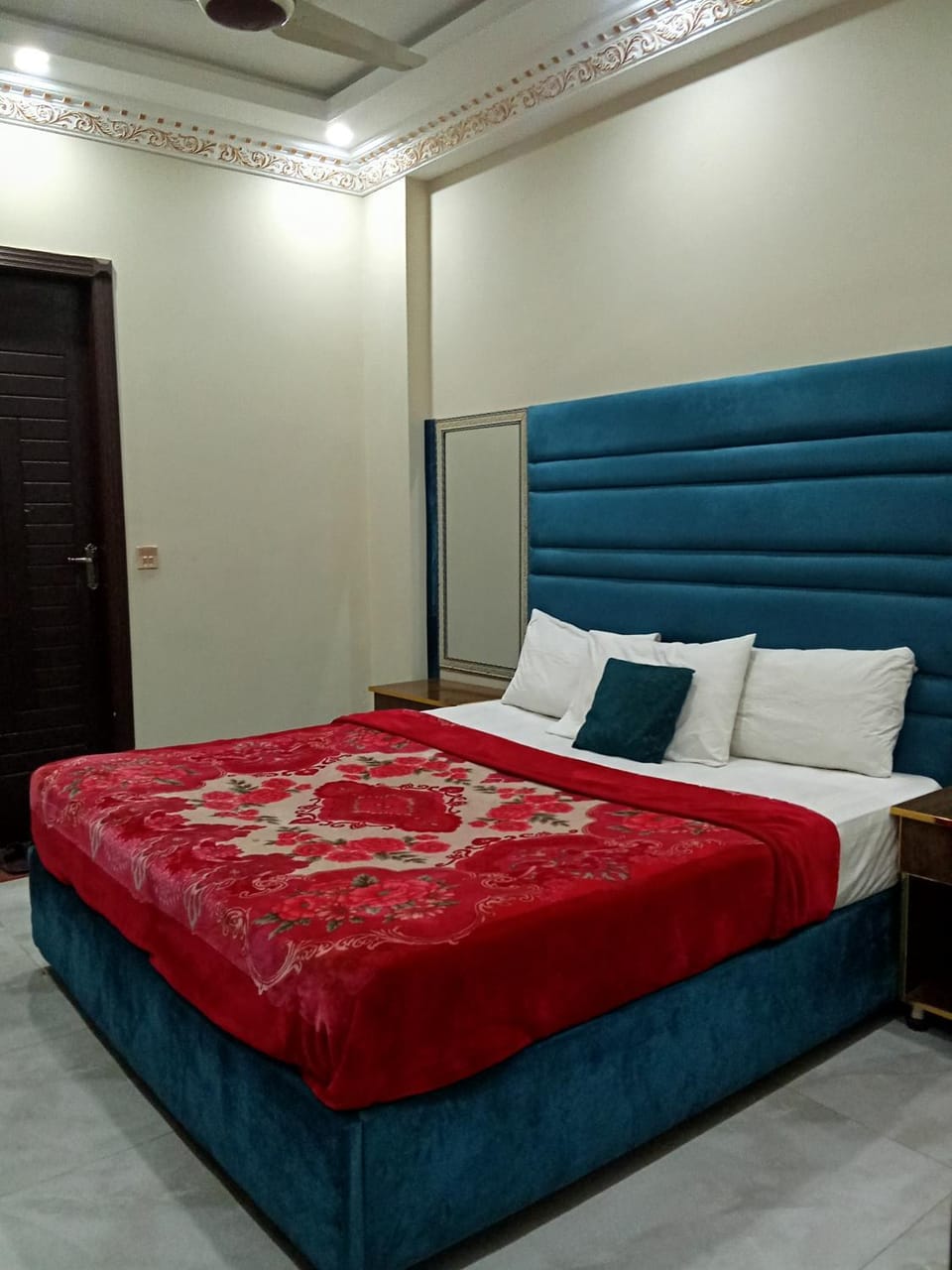 Hotel Day IN Shoukat khanam Hotel in Lahore