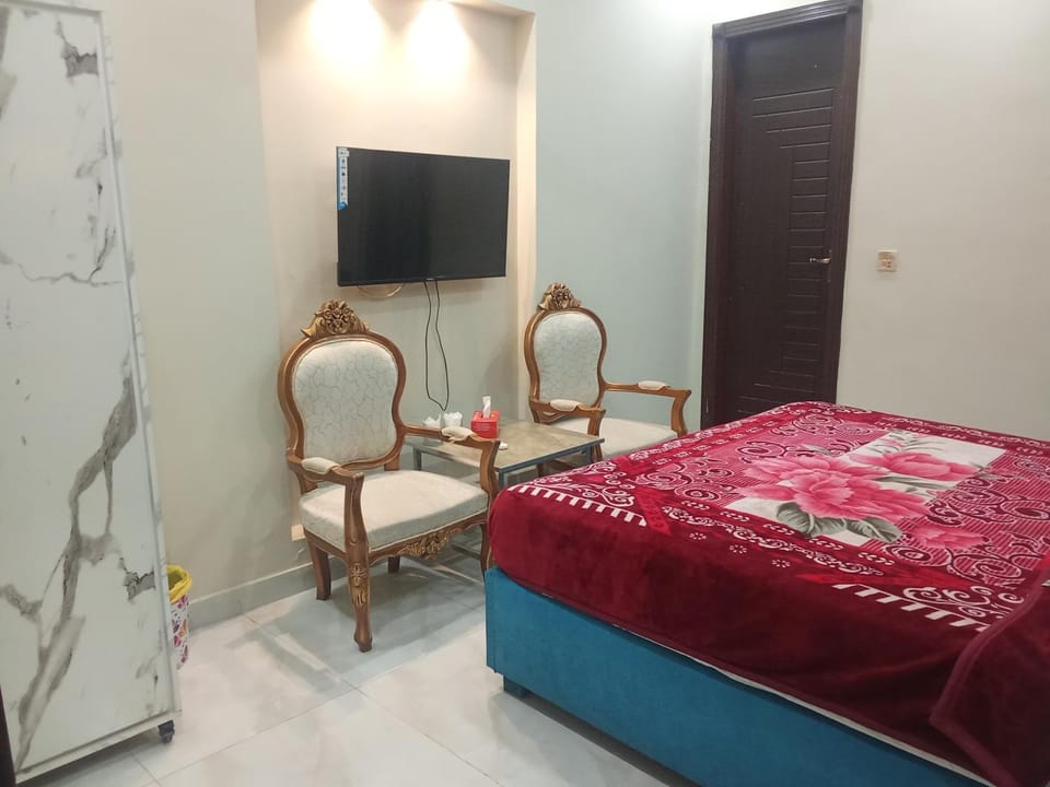 Hotel Day IN Shoukat khanam Hotel in Lahore