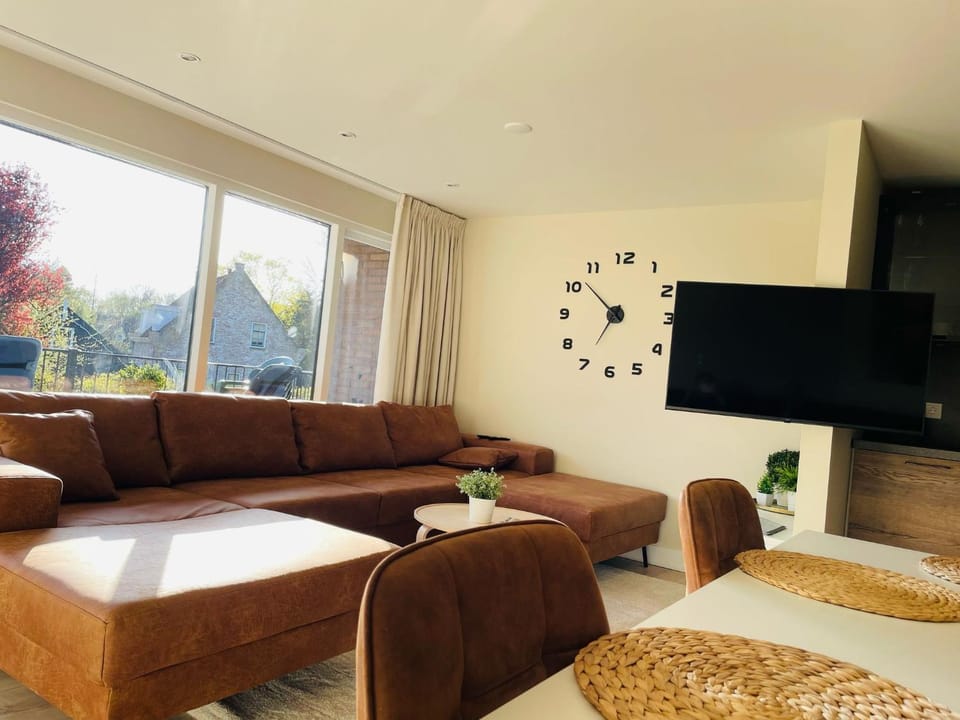 Communal lounge/ TV room, TV and multimedia, Living room, Seating area