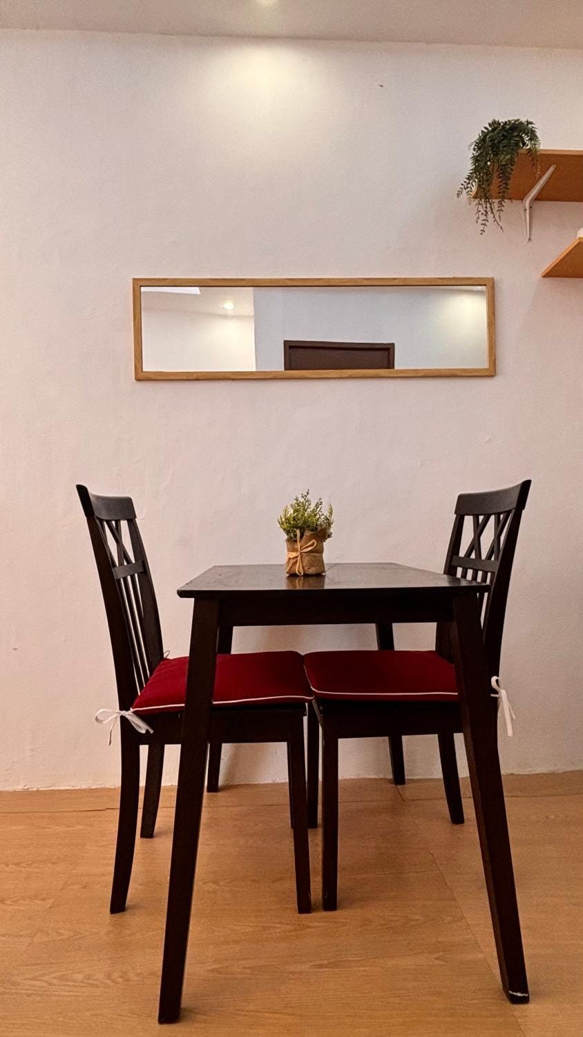 Coffee/tea facilities, Dining area, minibar