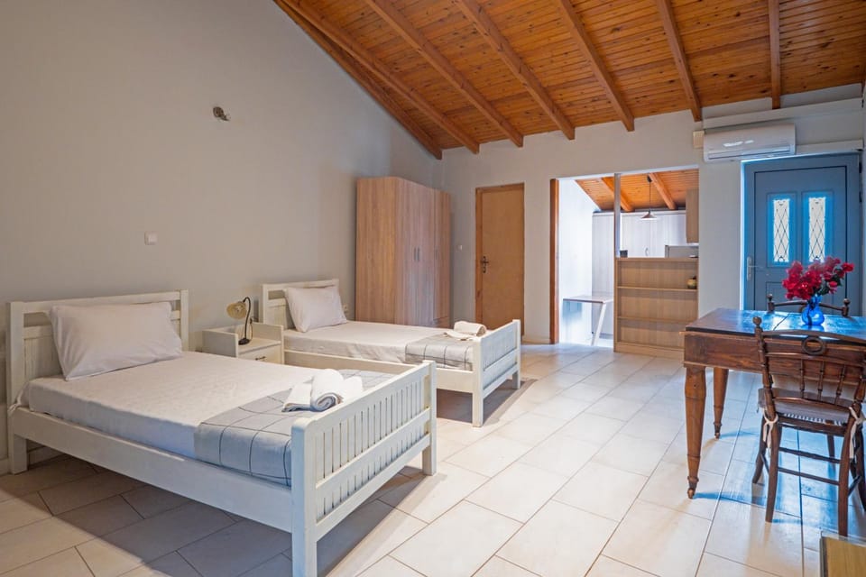 Bed, Seating area