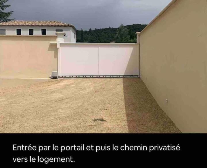 Magnifique studio indépendant Bed and Breakfast in Gréoux-les-Bains