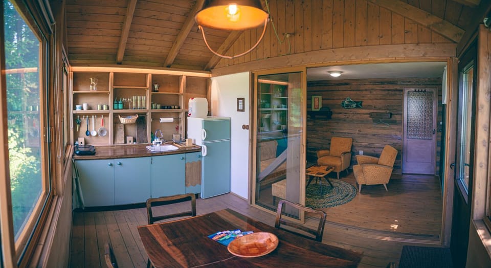 Dining area, kitchen