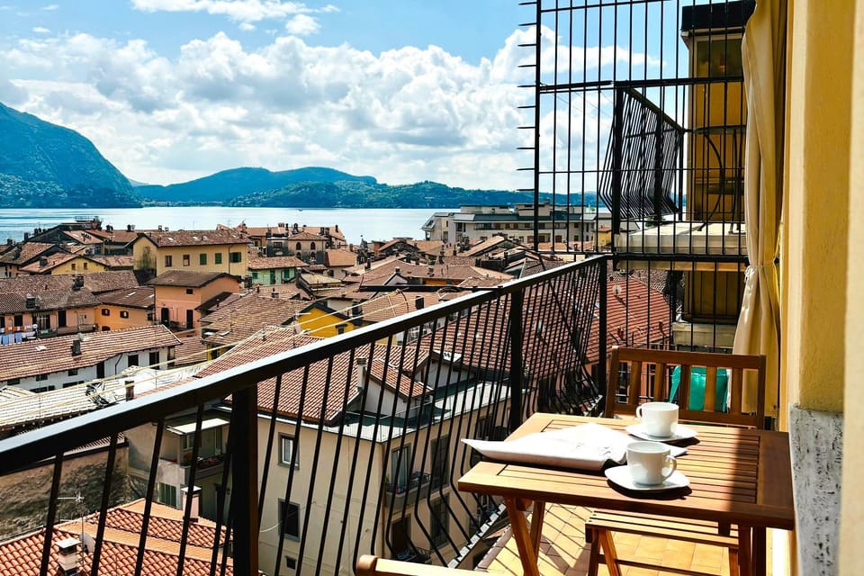 Day, Natural landscape, View (from property/room), Balcony/Terrace, City view, Lake view, Mountain view