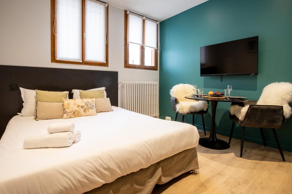 ROMEO 300 m du lac jacuzzi garage Apartment in Annecy