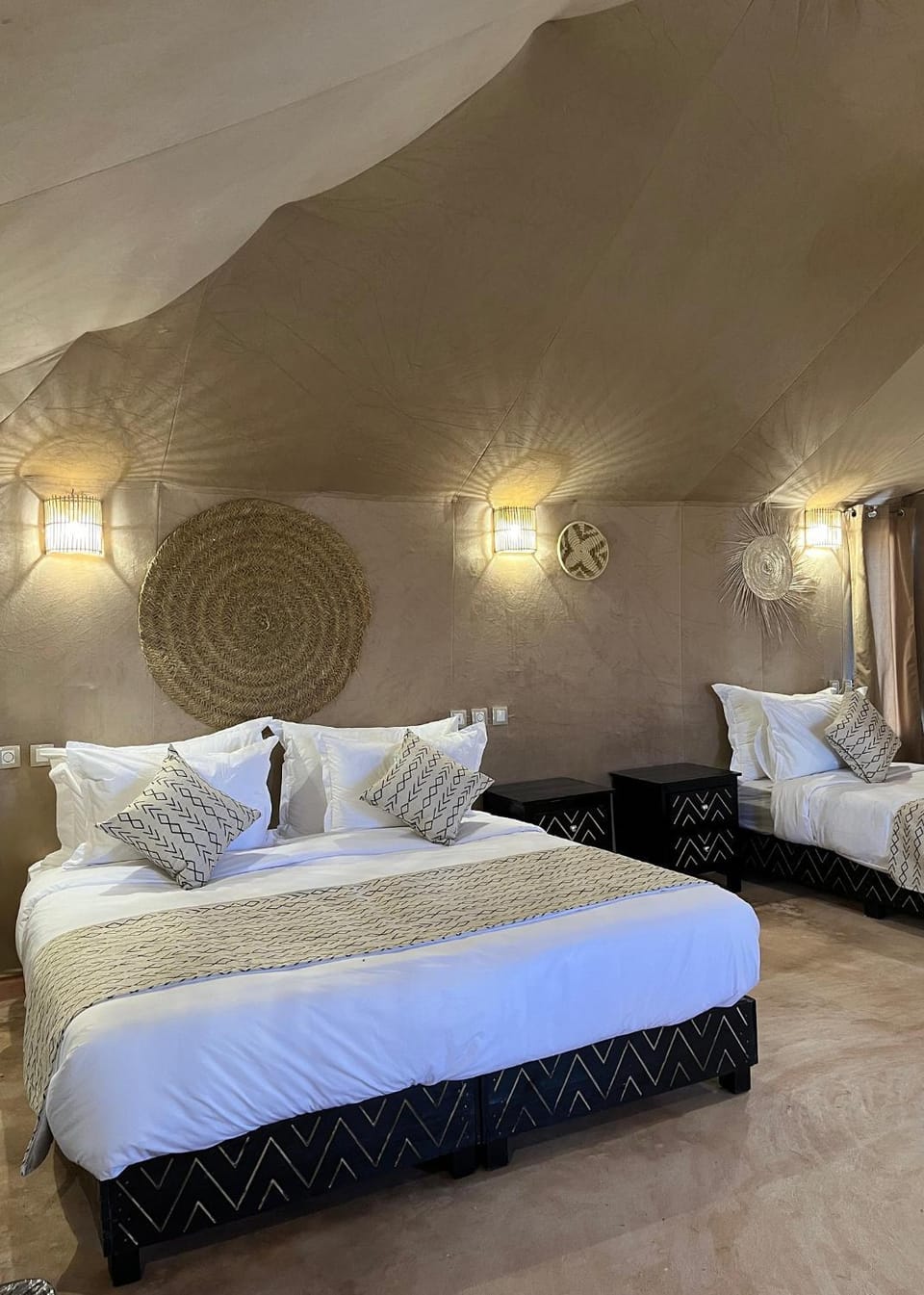 Property building, Bed, Photo of the whole room, Bedroom