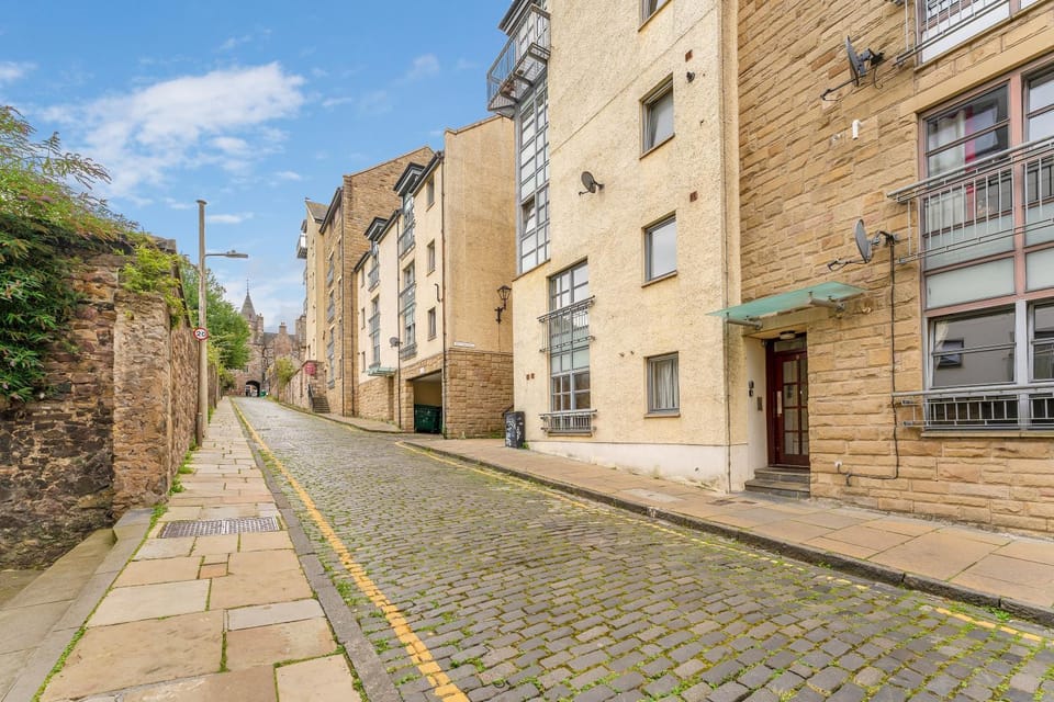 Property building, Street view